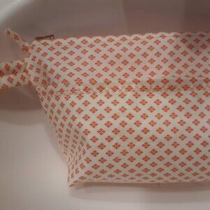 New Fleur diamond print travel make-up bag Pink White Wristlet cosmetics Pockets